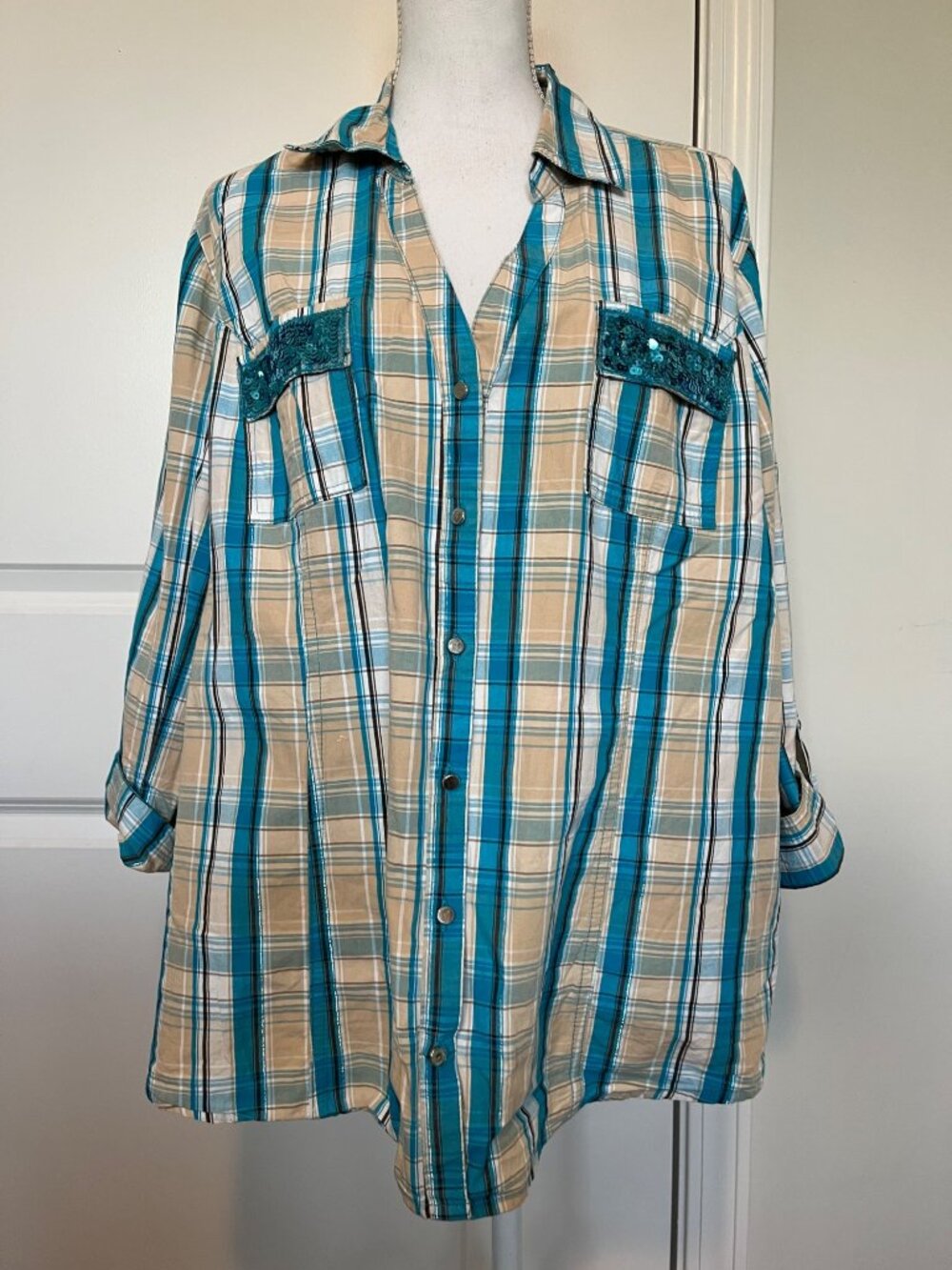 Cato Womens Plus Size 22/24W Plaid Button-Up Shirt With Sequin Accents
